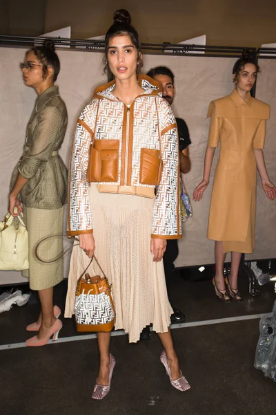 Look 24
